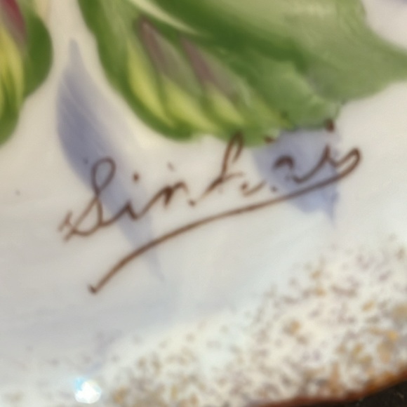 Lovely Signed Antique Plate - Pink Roses with Scalloped Edges & Trimmed in Gold - Picture 6 of 7